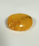 A Baltic egg yolk coloured amber panelled brooch (widest: 3.5cm) (10.3g)