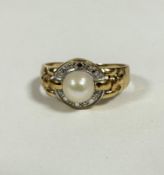 A 9ct gold cultured pearl ring, the cultured pearl mounted in white metal, with chain link style