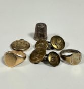 A yellow metal gentleman's oval panelled signet style ring, unmarked (S/T) (4.38g), a yellow metal