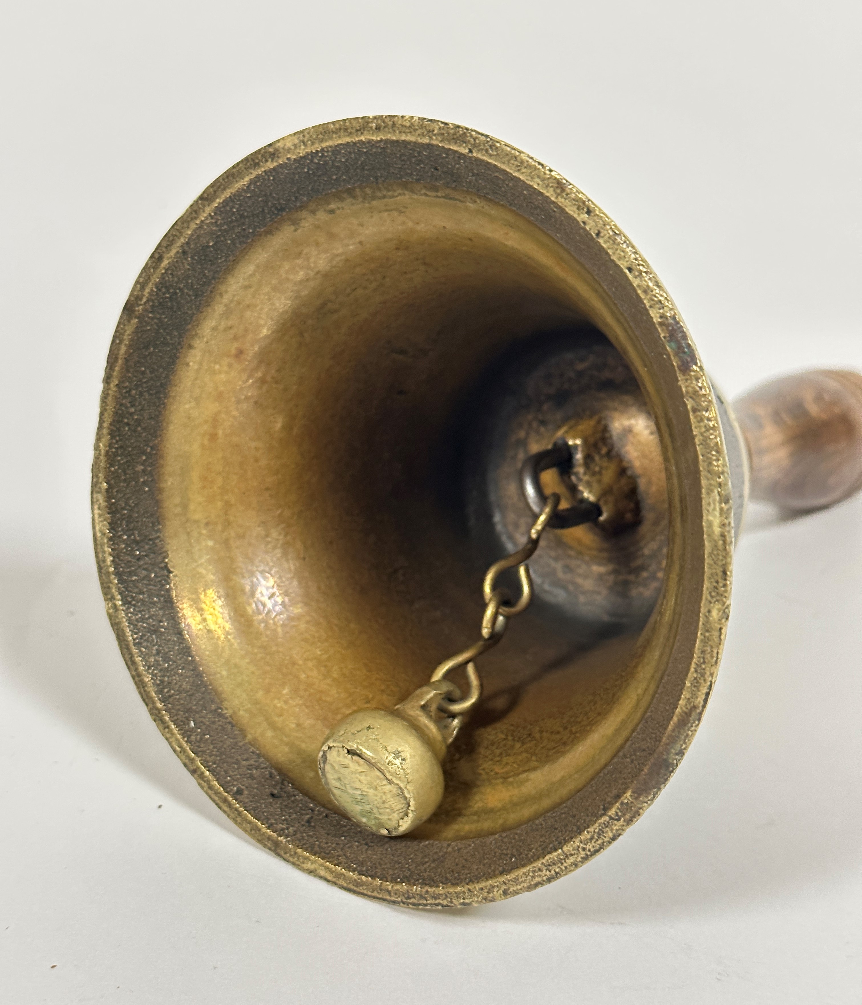 An Edwardian brass ash handled turned school bell, with turned knop and patinated centre panel (25cm - Image 2 of 2
