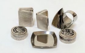 A group of silver and white metal objets comprising: two silver pill boxes, each stamped 925; two
