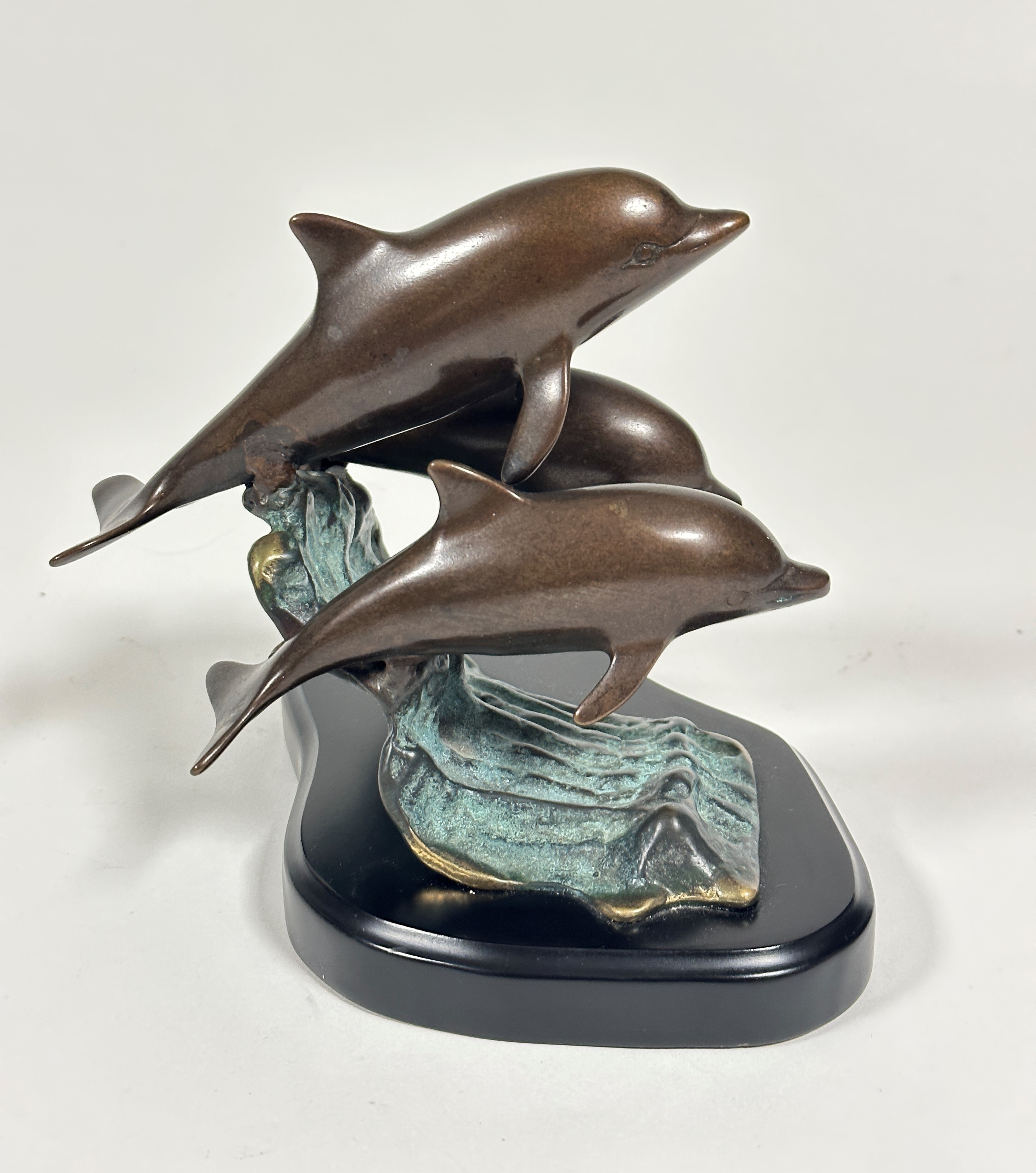 San Pacific International American cast bronze triple dolphin patinated group on mahogany base (16cm - Image 2 of 3