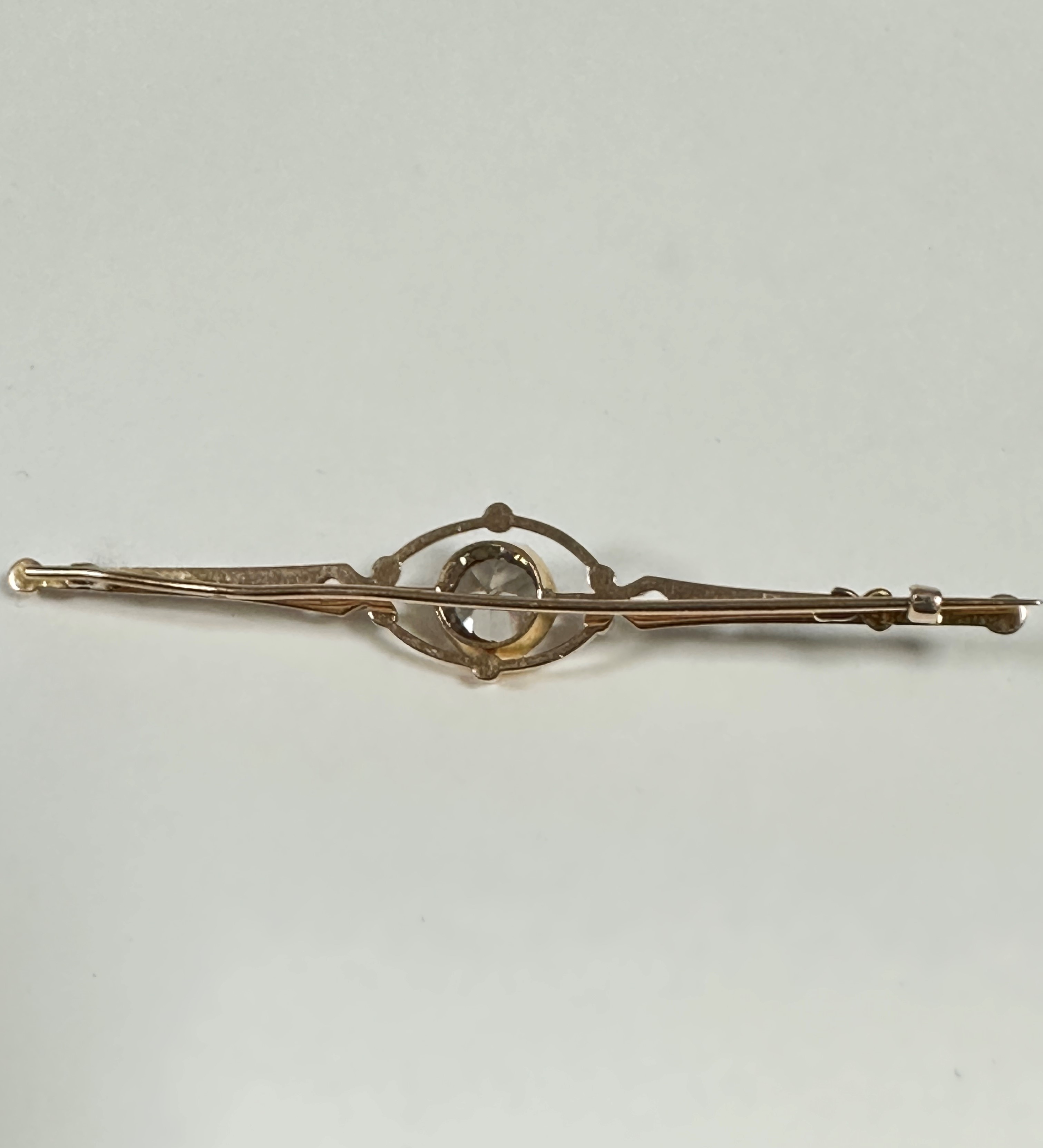 An unmarked but tested 9ct gold Edwardian bar brooch set natural zircon (1.5ct), with open oval - Image 3 of 3