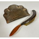 An Edwardian copper faux crocodile hammered table crumb scoop and treen handled brush. (4cm x 24cm x
