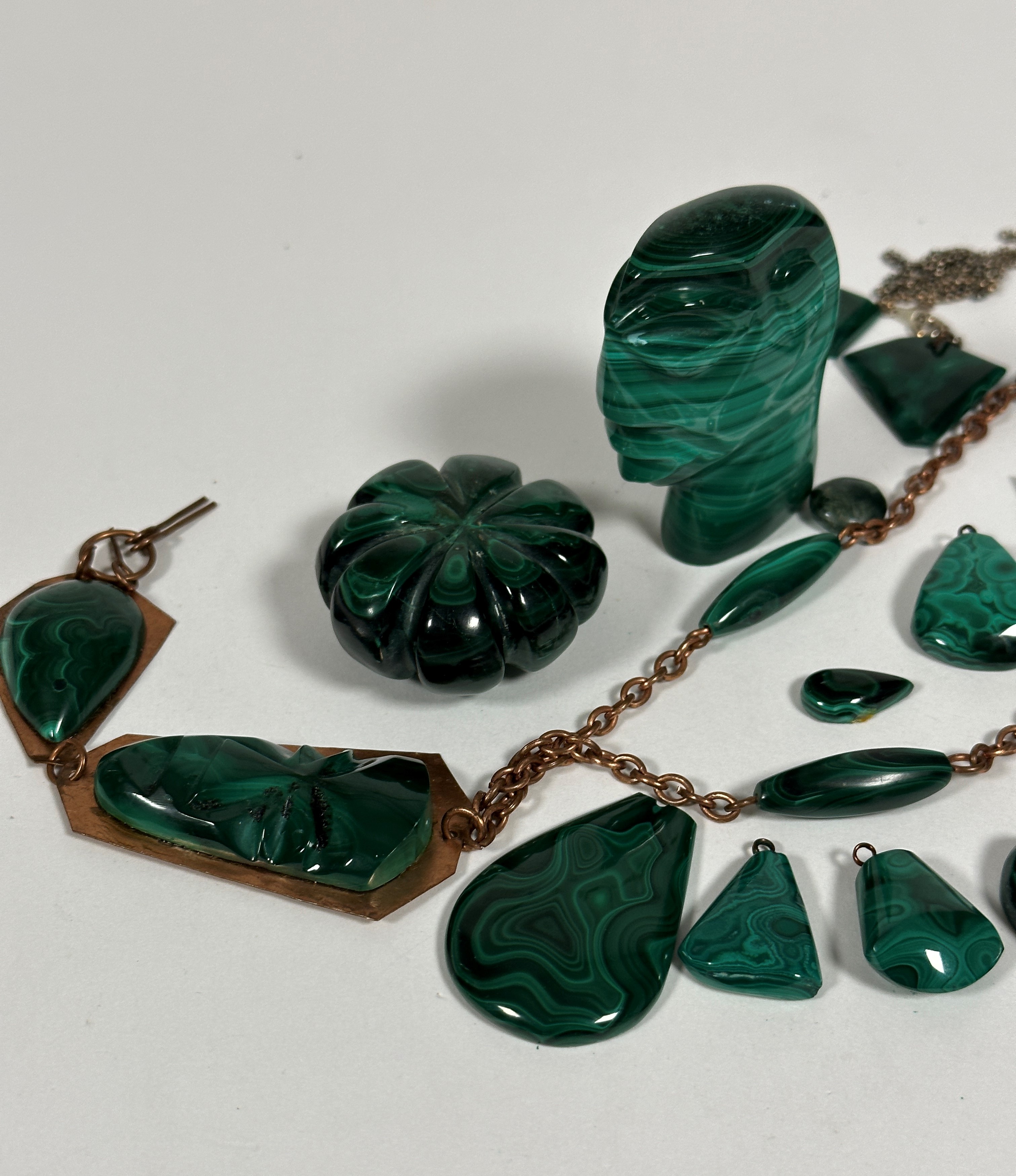 A collection of malachite including a carved bust (6cm), a circular pumpkin paperweight (5cm), heart - Image 3 of 3