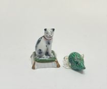 A reproduction Chelsea porcelain model of a sitting cat (anchor mark verso) (h- 6cm), together
