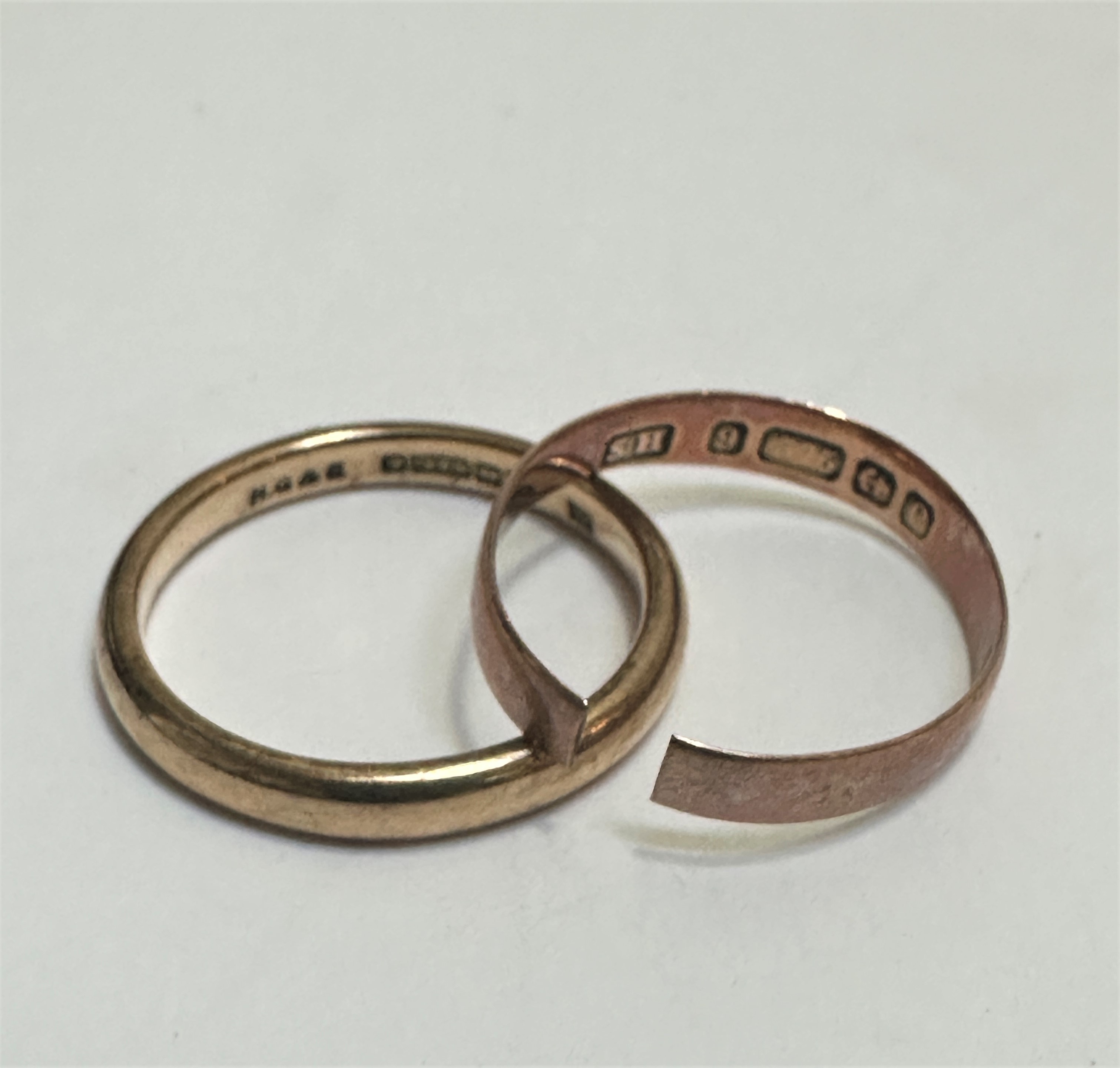 A 9ct gold wedding band, (P) and a 9ct gold wedding band, (a/f), (2) 3.8g