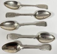 A set of five George IV London silver fiddle pattern tea spoons with engraved crest, (l x 14.5cm)