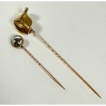 Equestrian interest, an Edwardian yellow metal saddle stick pin with single stirrup (l 9cm) 6.70g