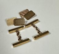 A pair of 9ct gold rectangular engine turned sleeve links, unascribed, (l x 1.6cm x 0.8cm) and a