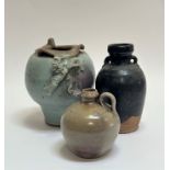 A mixed group of studio pottery comprising a Powell Jun glazed studio pottery vase (h- 19cm), a