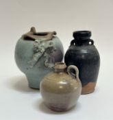 A mixed group of studio pottery comprising a Powell Jun glazed studio pottery vase (h- 19cm), a