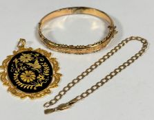 A Eastern yellow metal oval engraved pendant, (L x 6cm), an Edwardian 9ct gold hollow stiff hinged