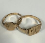 A 15ct gold signet ring with engraved plaque to top, uninscribed, O and a 9ct gold signet ring
