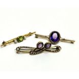 A 9ct gold bar brooch set oval faceted Amethyst mounted in rope pattern border, ( L x 1cm x W 0.