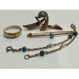 A 18ct gold chased ring, N 2.8g, a yellow metal ribbon style brooch set turquoise, (L x 4.5cm), a