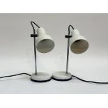 A pair of white metal desk lamps with adjustable screw shade height. (h-30cm) (2)