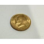 A George V gold sovereign 1913. 8.04g