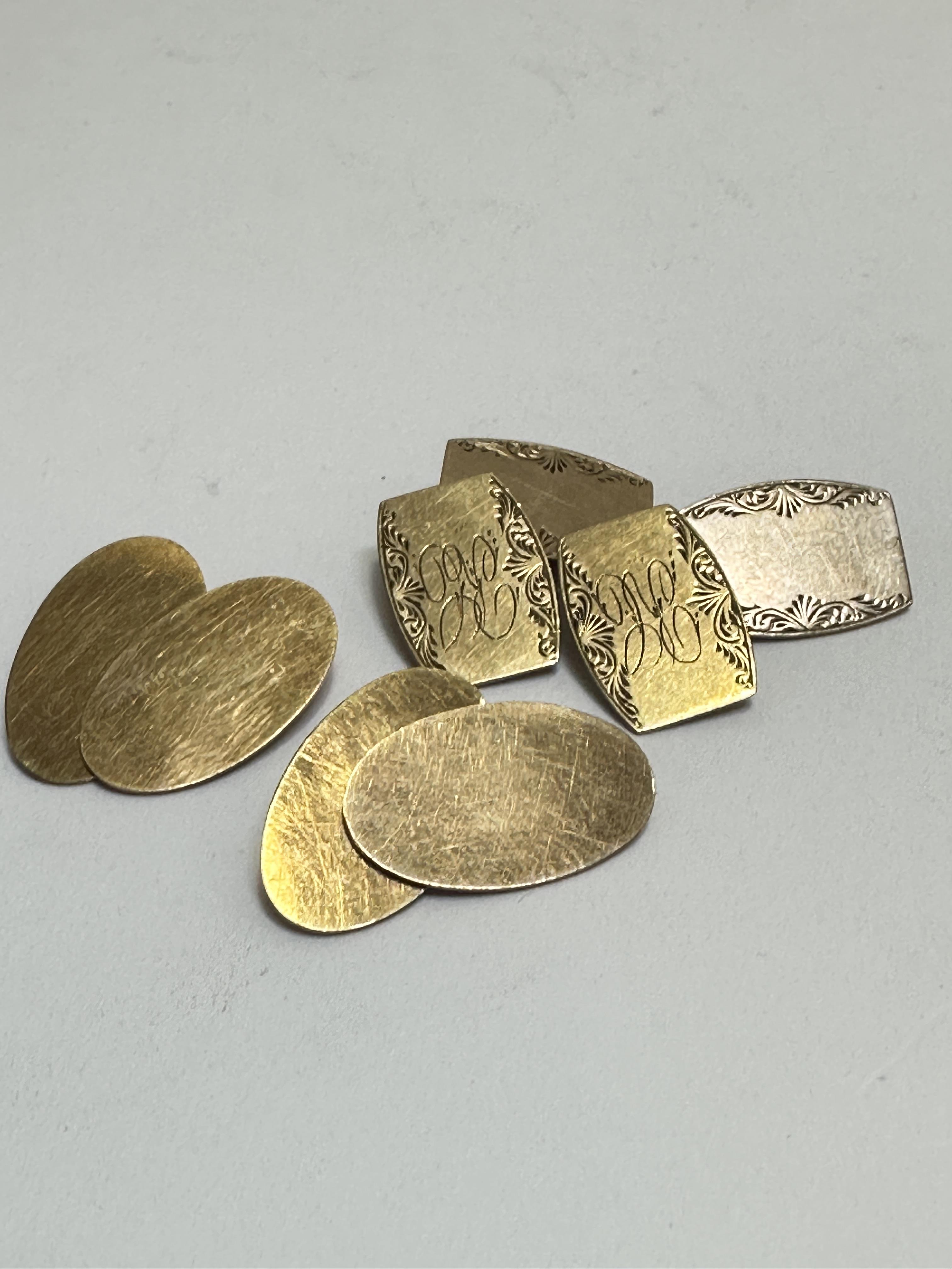 A pair of 9ct gold oval sleeve links, (L x 2cm) and a pair of 9ct gold shaped engraved sleeve