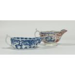 A Worcester blue and white porcelain sauce boat, c. 1770-80, in the Doughnut Tree pattern, with