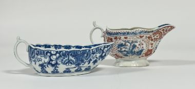 A Worcester blue and white porcelain sauce boat, c. 1770-80, in the Doughnut Tree pattern, with