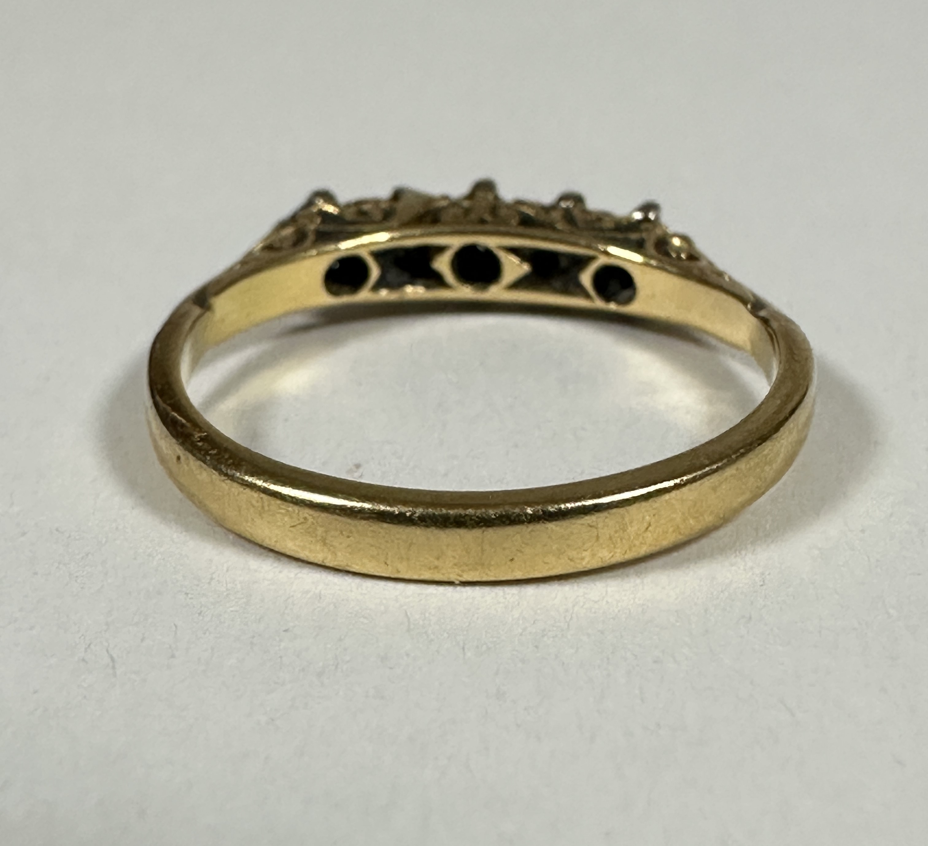 A 18ct gold graduated five stone Diamond ring, the old cut stones mounted in white metal claw - Image 3 of 3