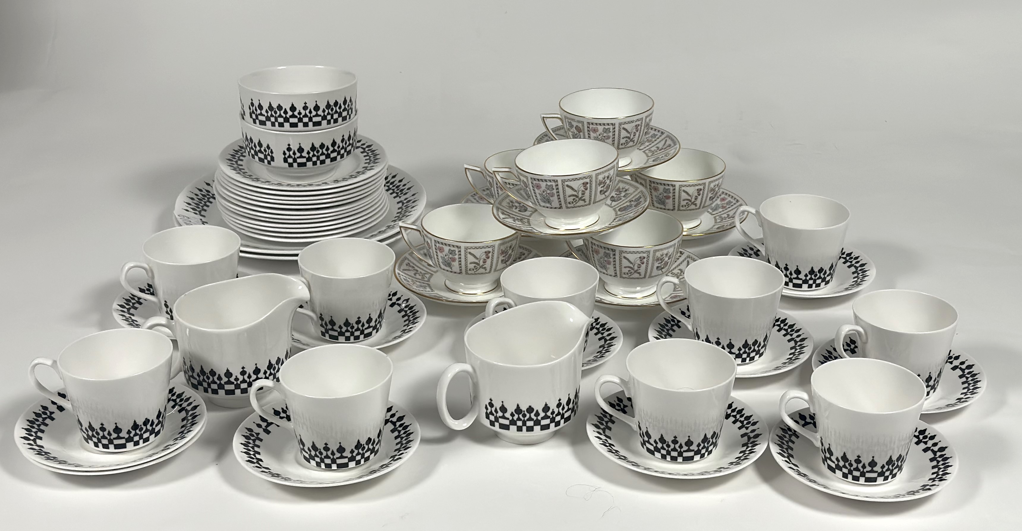 A Ridgway China Minaret pattern part tea service ten tea cups, a milk jug, a creamer, two bowls (h-