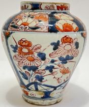A Japanese Imari jar decorated with panels of flowers (missing lid) (h- 18cm)