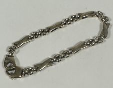 a 9ct gold X and chain link bracelet with lobster clasp fastening, shows no signs of damage or