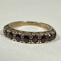 A 9ct gold nice stone Garnet set half eternity style ring, Q/R. 2.69g