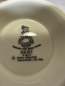 A large Royal Doulton 'Juliet' gilt dinner service decorated with flora sprays comprising twenty - Image 3 of 3