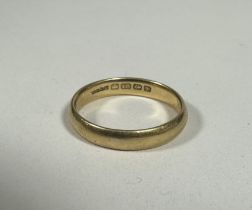 A 18ct gold wedding band, T. 5.44g