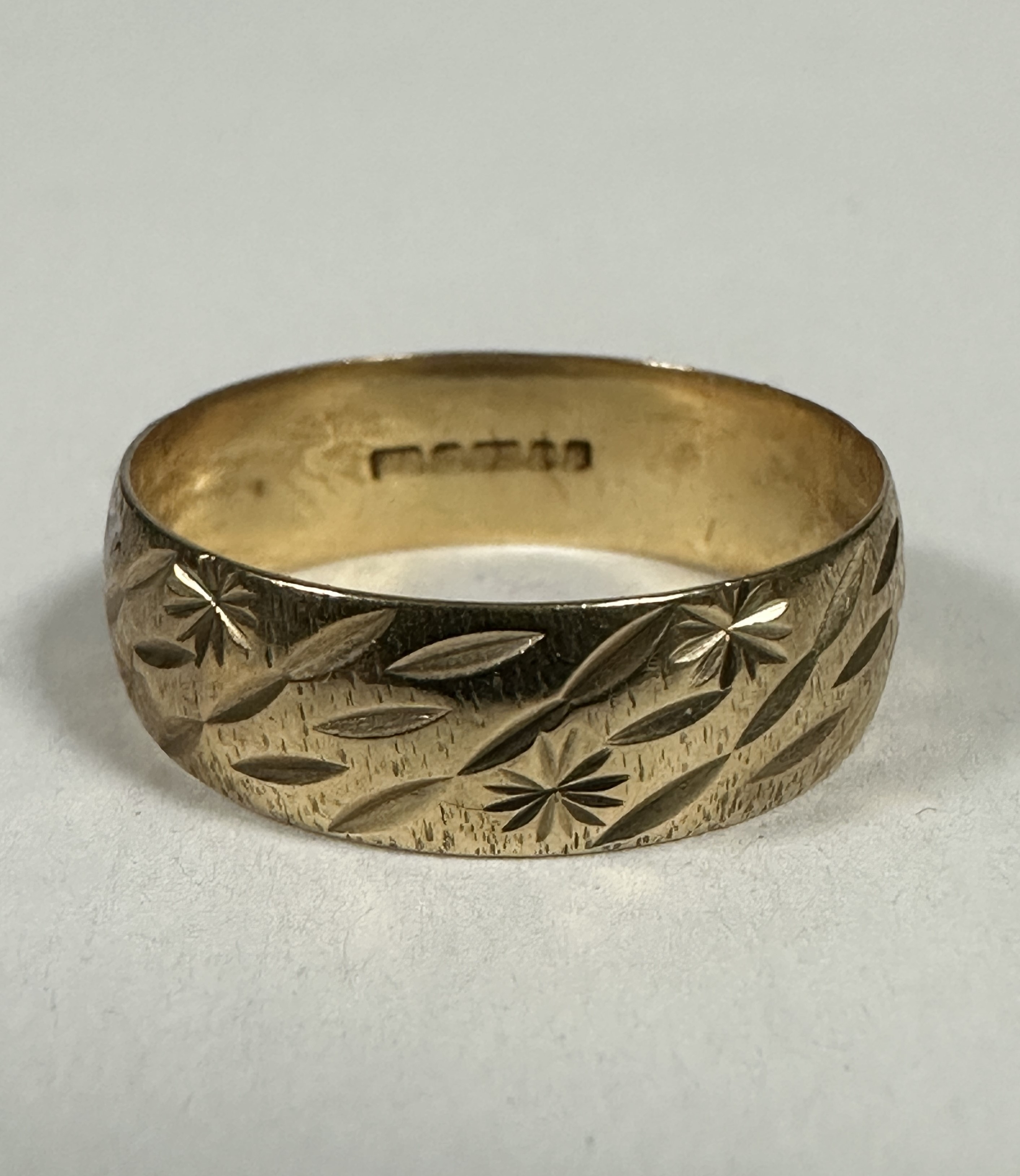 A yellow metal wedding band with internal inscription Martie 3-5-18, O. 4.12g