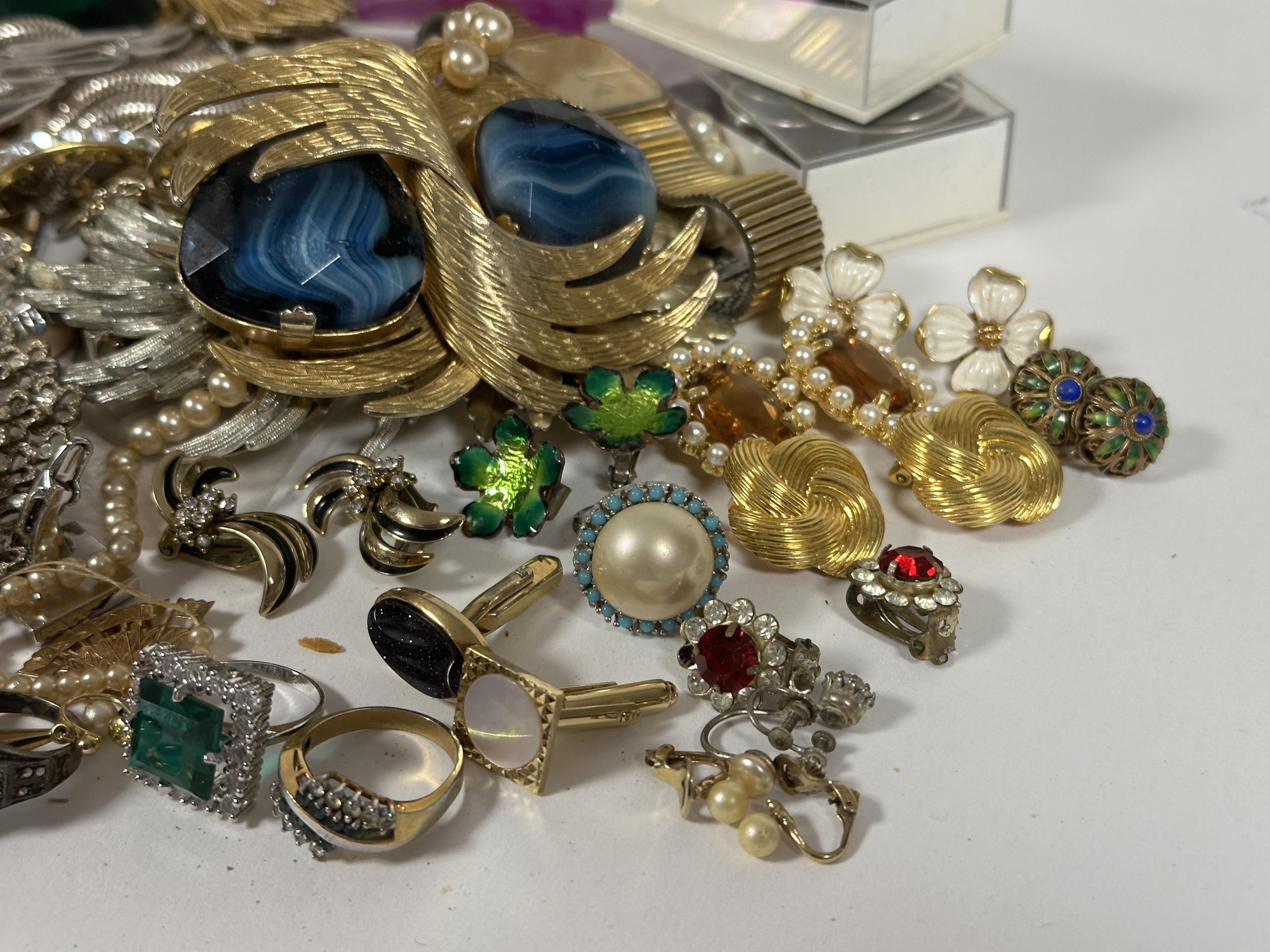 A large collection of costume jewellery including sleeve links, clip on pairs of clip on earrings, - Image 2 of 2