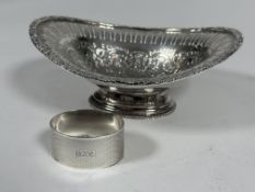 A Edwardian Birmingham silver oval engine turned napkin ring with engraved initials MER 24g and a