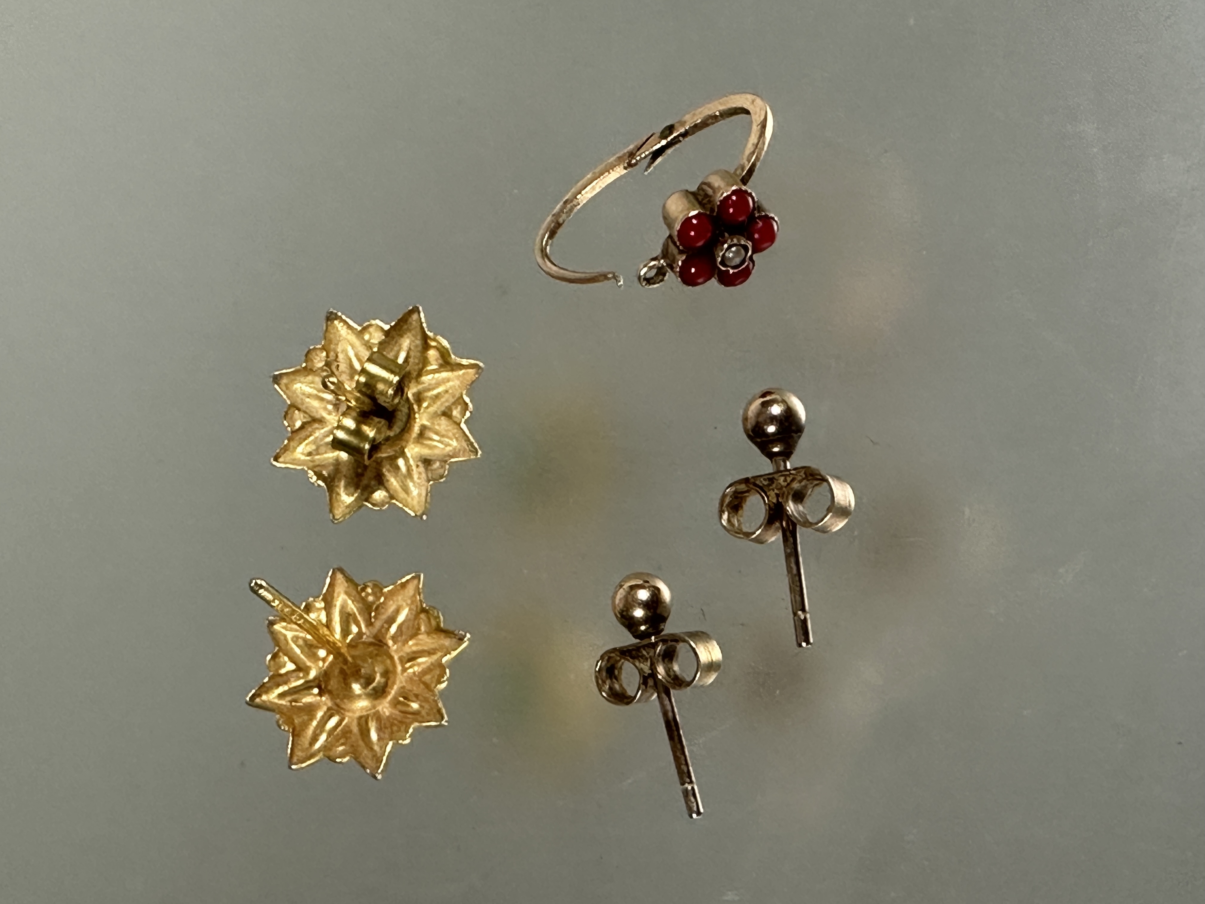 A yellow metal earring/nose ring set five pink coral beads and central seed pearl, and a pair of - Image 2 of 2