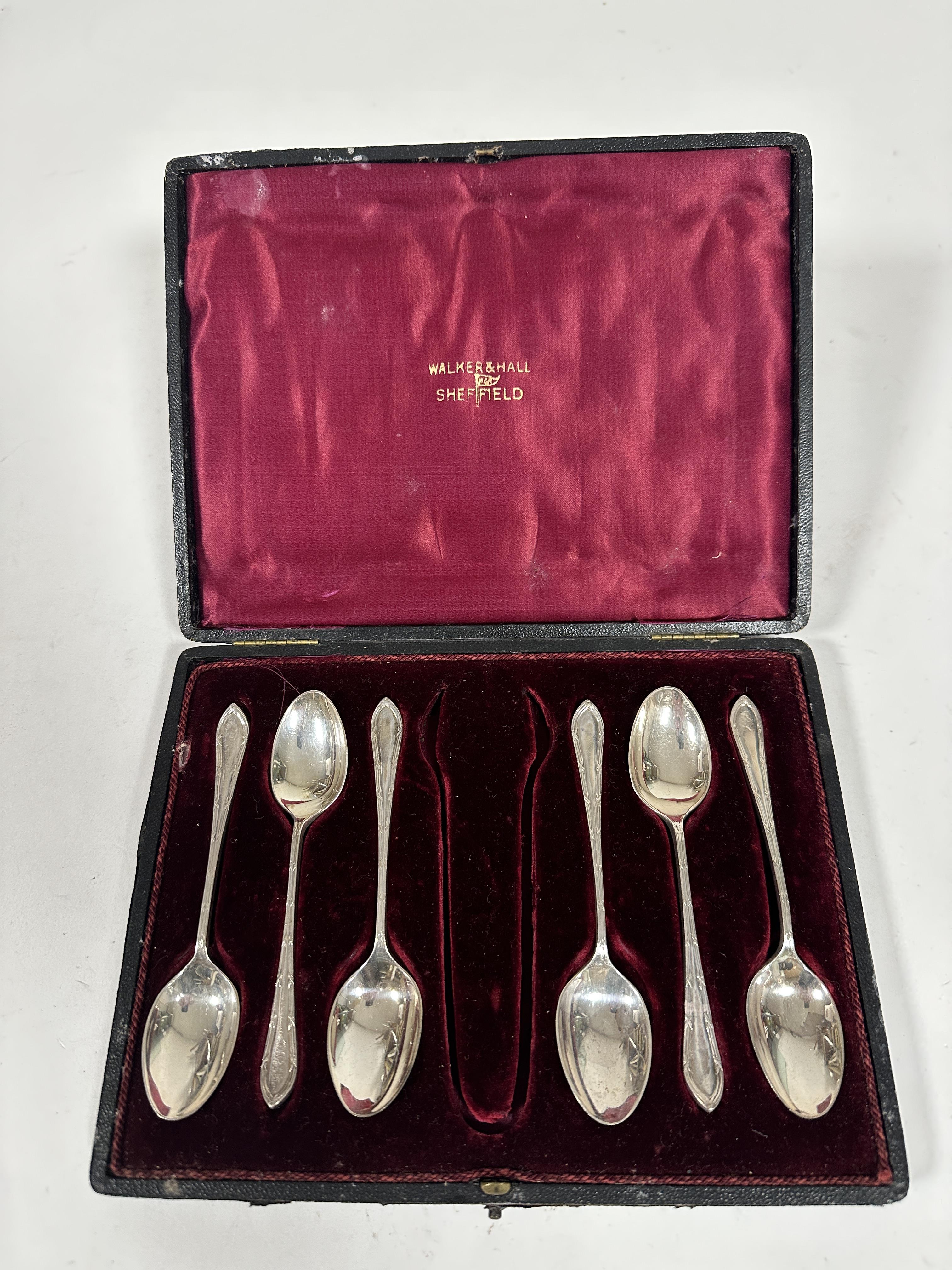 A Sheffield silver set of six tea spoons by Walker & Hall in original fitted case, (L x 12cm)