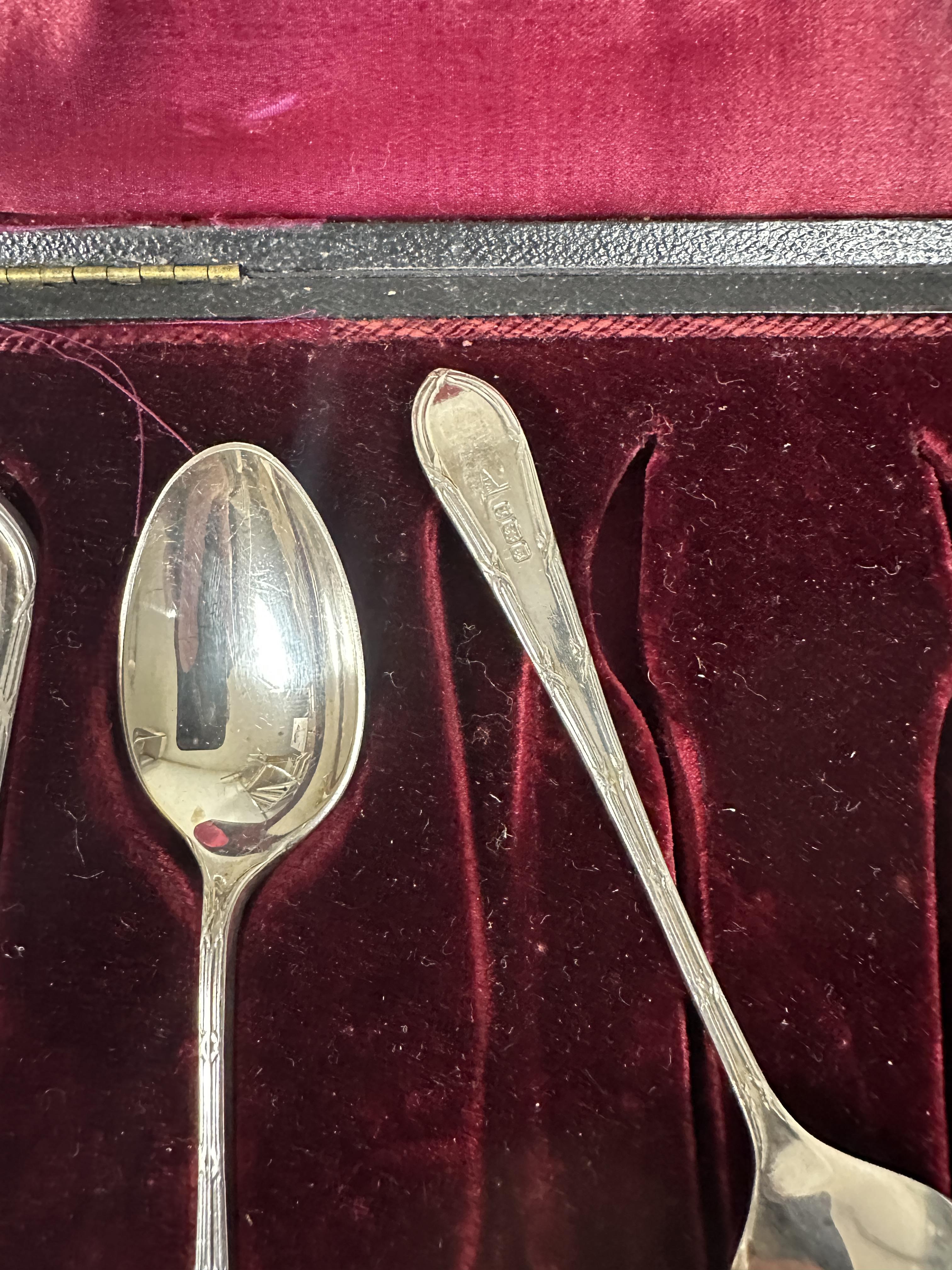 A Sheffield silver set of six tea spoons by Walker & Hall in original fitted case, (L x 12cm) - Image 2 of 2