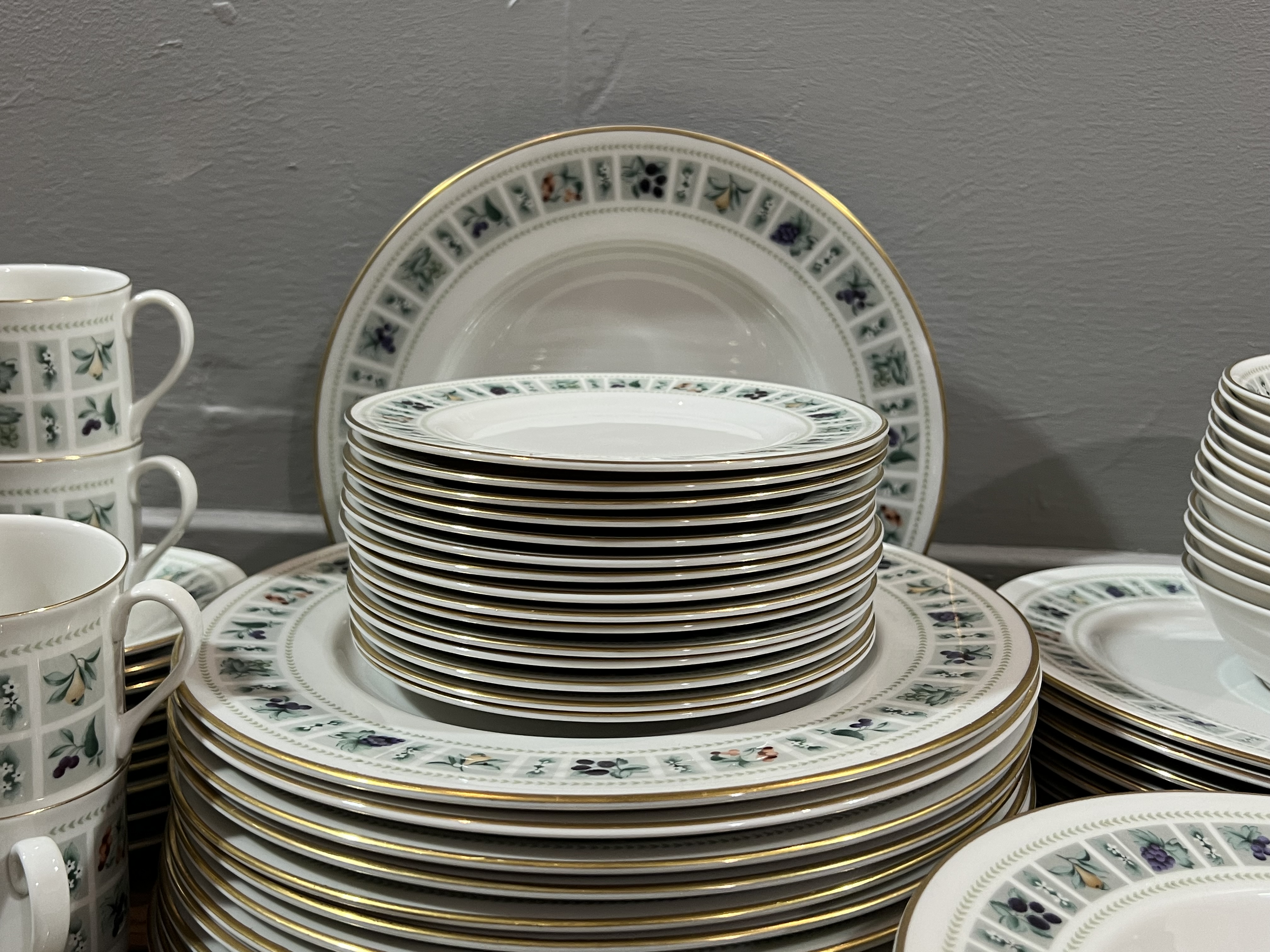 A Royal Doulton 'Tapestry' tea and dinner service with gilt edges and fruit decoration, comprising f - Image 2 of 3