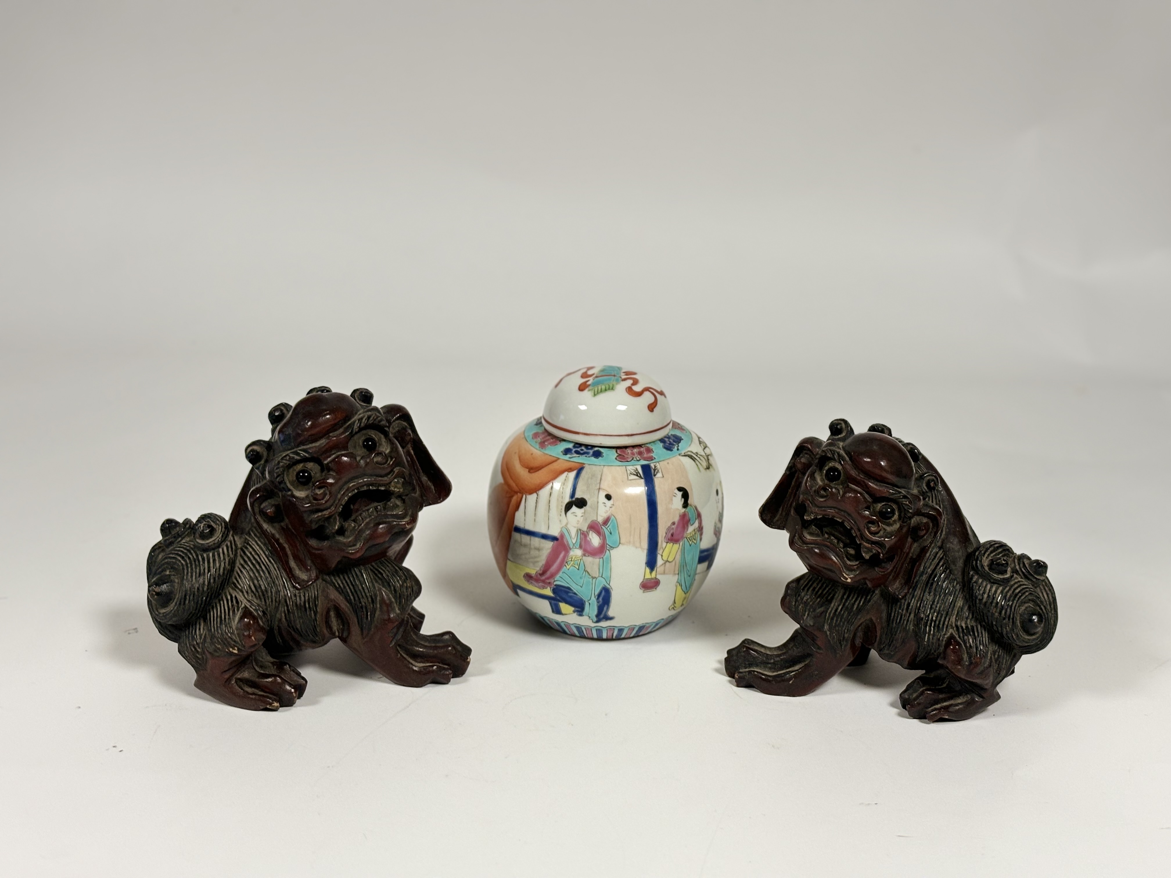 A 20thc Chinese famille rose style ginger jar and cover (h-15cm) and a pair of wooden red