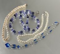 A lavender, lilac and clear alternating glass bead necklace, ( L x 14 cm) and matching bracelet, a