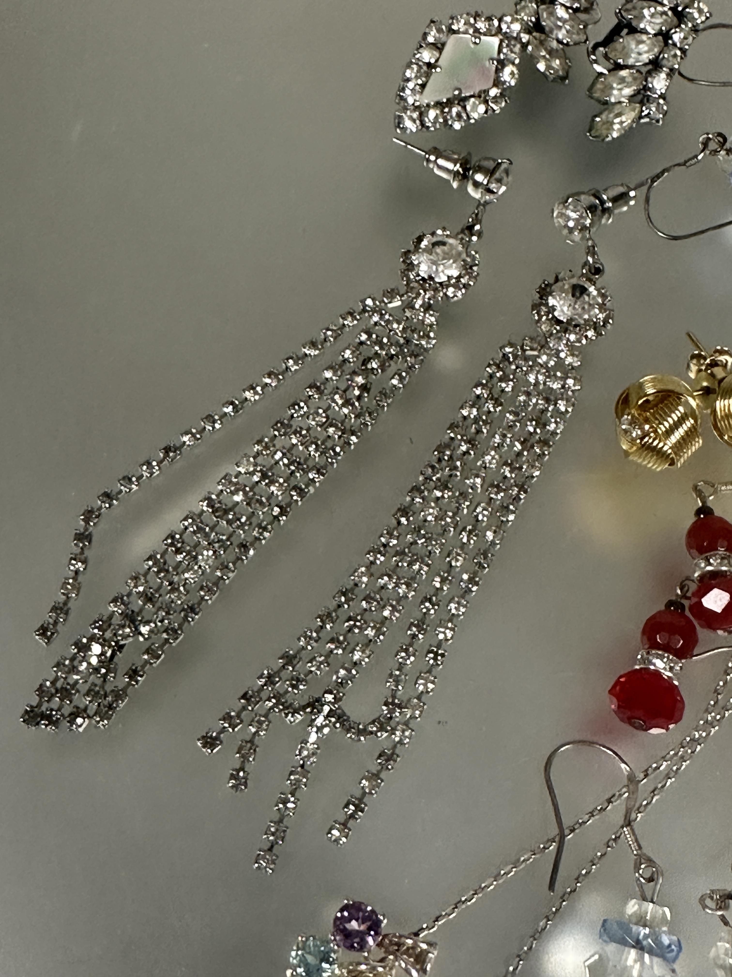 A large collection of stud and pendant earrings including a pair of paste set chandelier drop - Image 4 of 4