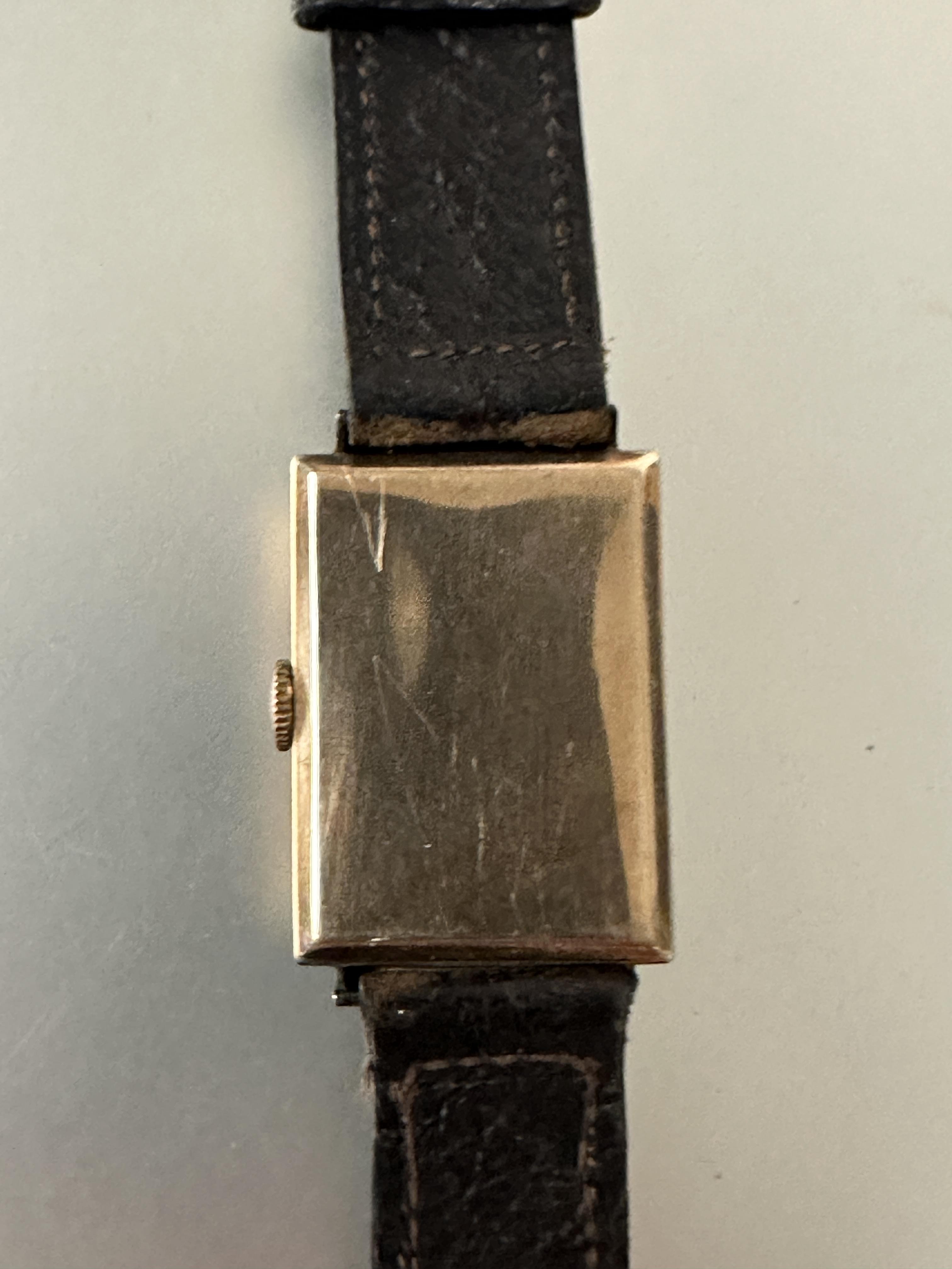 A gents 9ct gold cased 1930s Tank shaped wristwatch with black enamel dial and gilt roman numerals - Image 3 of 7