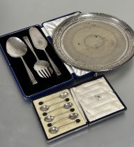 A set of six Sheffield silver bean handled coffee spoons in original fitted case, 32g, a cased set