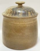 A large Crich Pottery studio pottery stoneware crock by Diana Worthy, the lid decorated with wax-