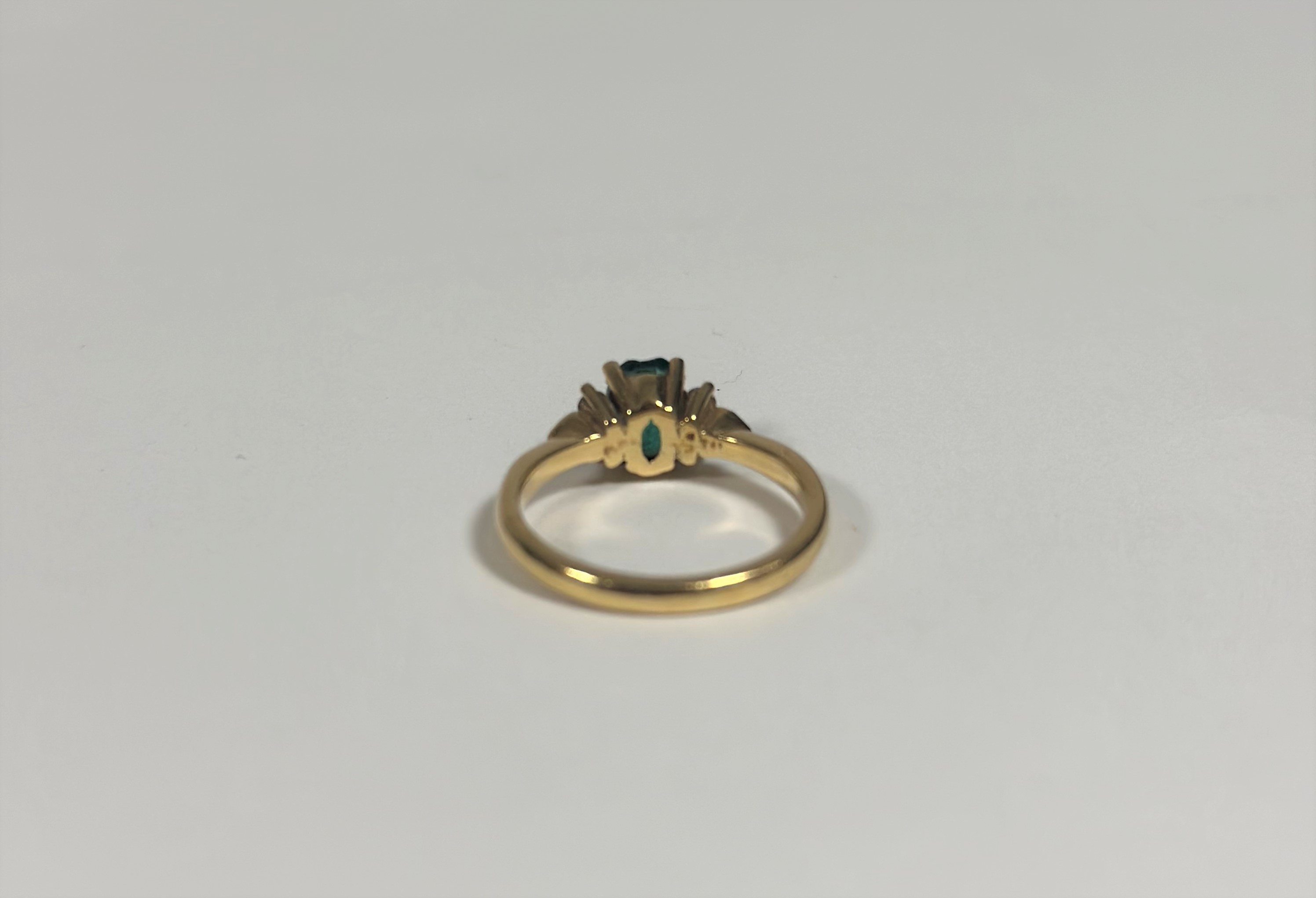 An emerald and diamond cluster ring - Image 2 of 2
