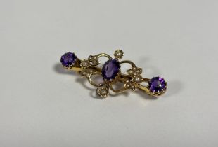 An Edwardian 15ct gold, amethyst and seed pearl brooch