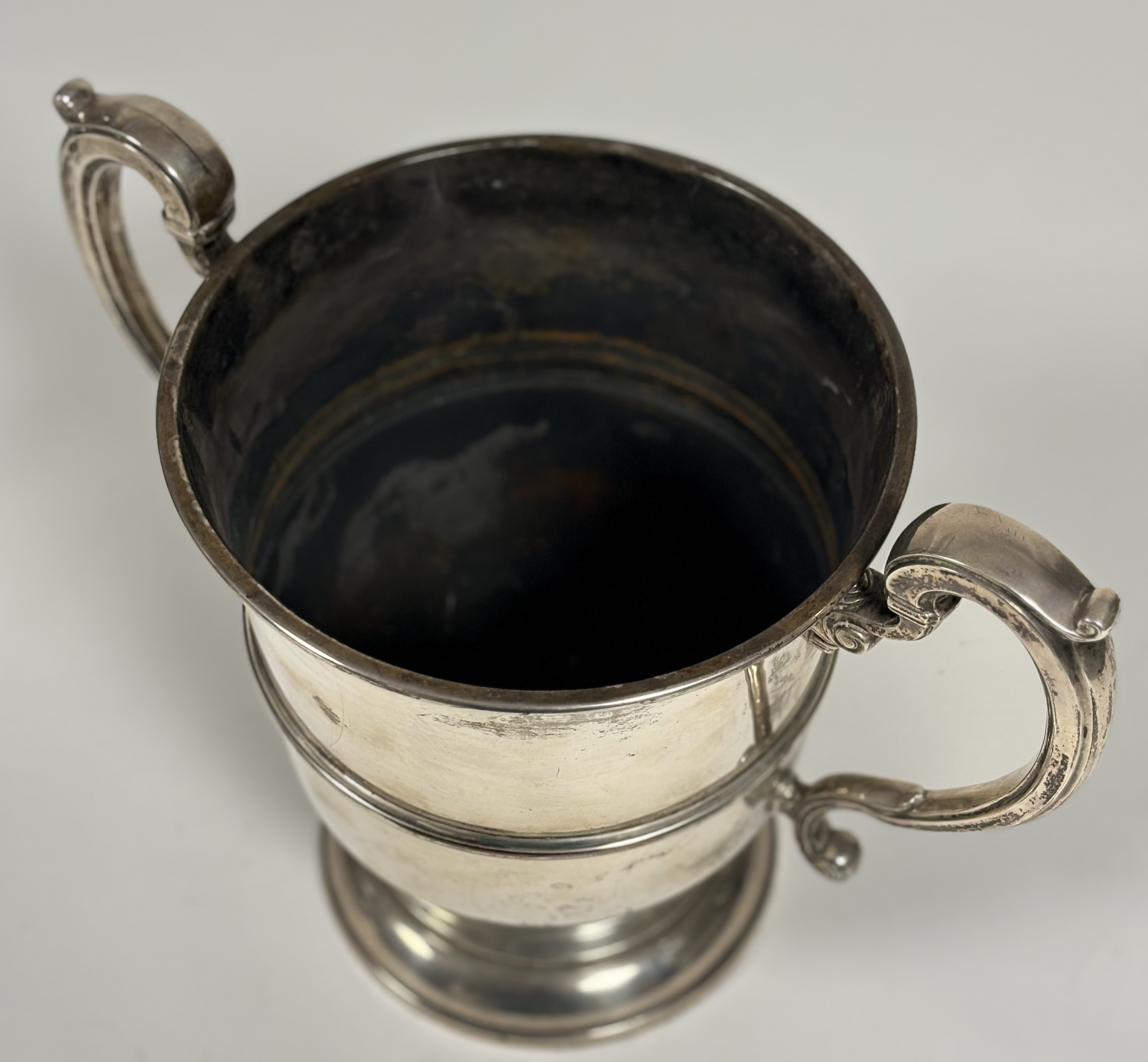 A large George V Scottish silver twin-handled trophy-form wine cooler or cup, Hamilton & Inches, Edi - Image 2 of 3