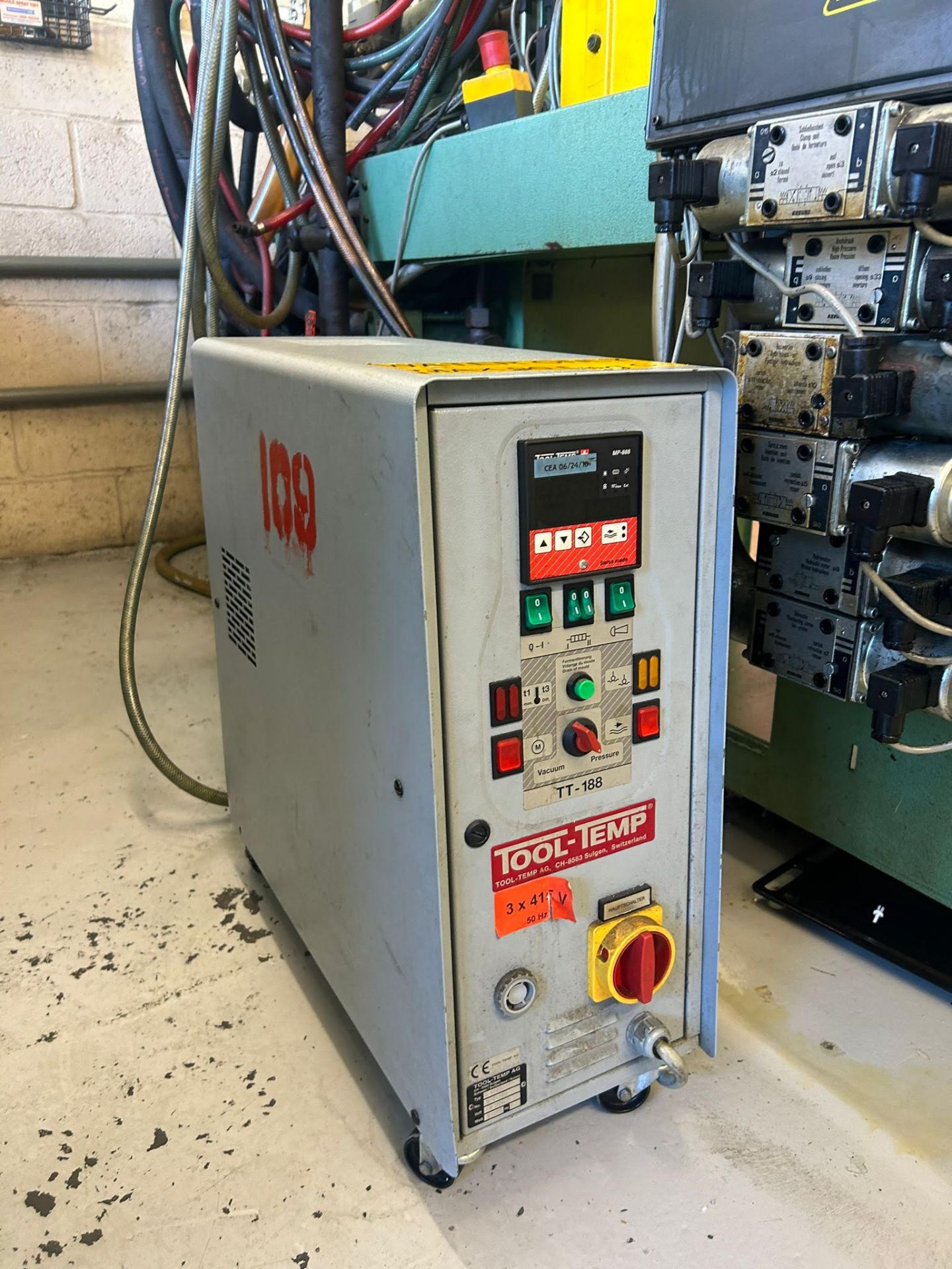 Arburg 220-90-400 injection moulding machine and Tool-temp temperature control unit - Image 11 of 11