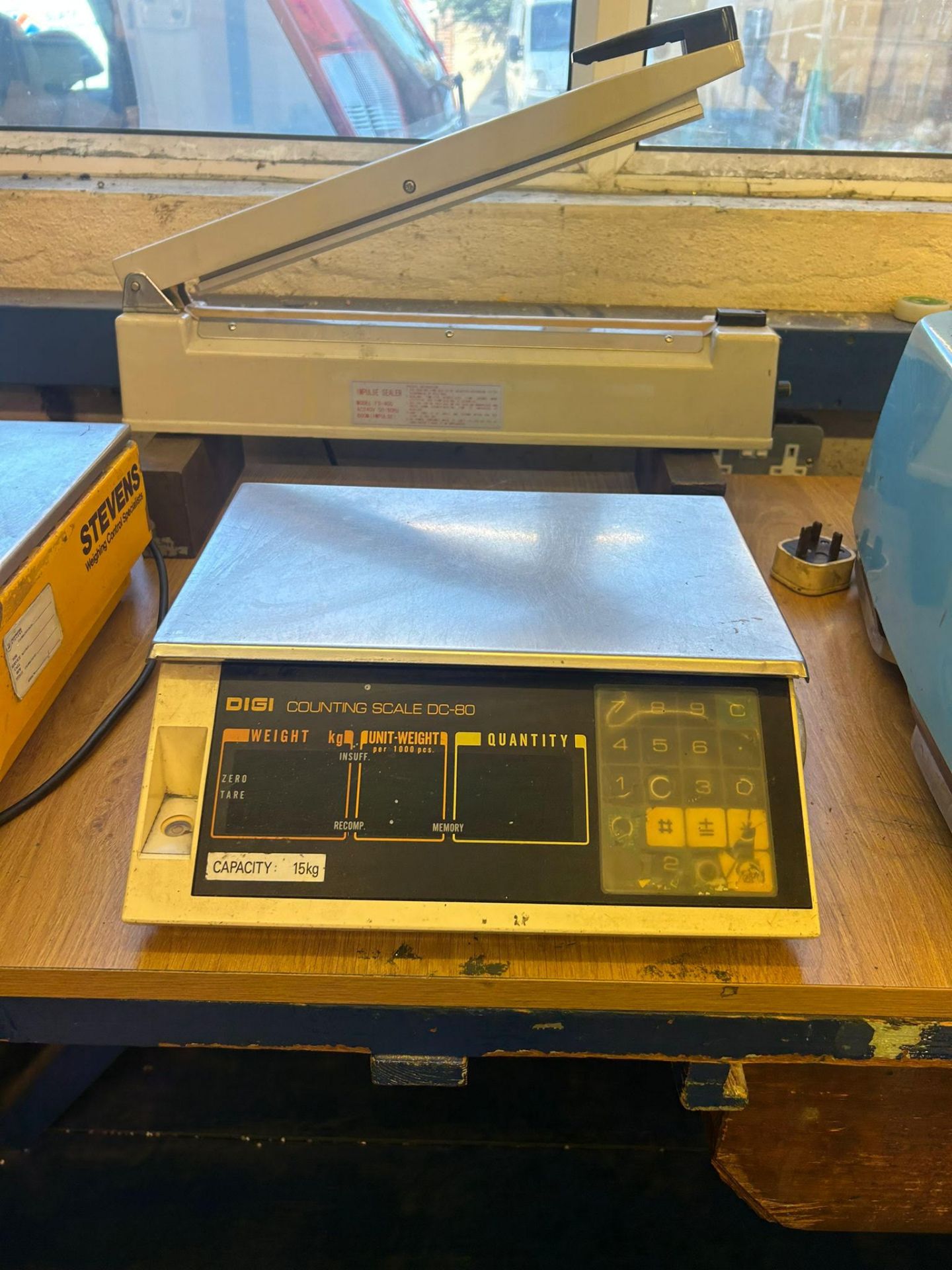 Engis polisher machine, Digi scales, International Electronics scales and hand sealer - Image 4 of 7